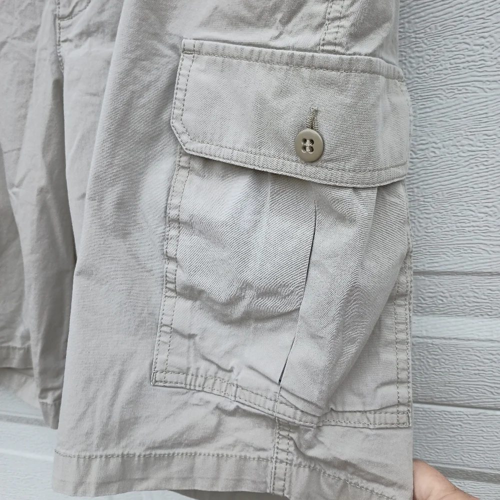 Dockers Perfect Cargo Bermuda Shorts Light Khaki Tan Pockets Athleisure Men 42